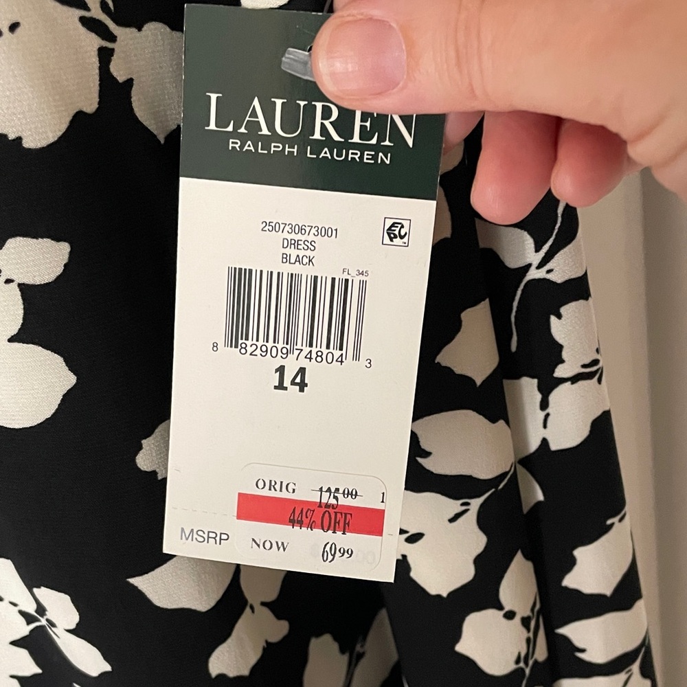 Elegant Black and White Floral Dress - Picture 3 of 4